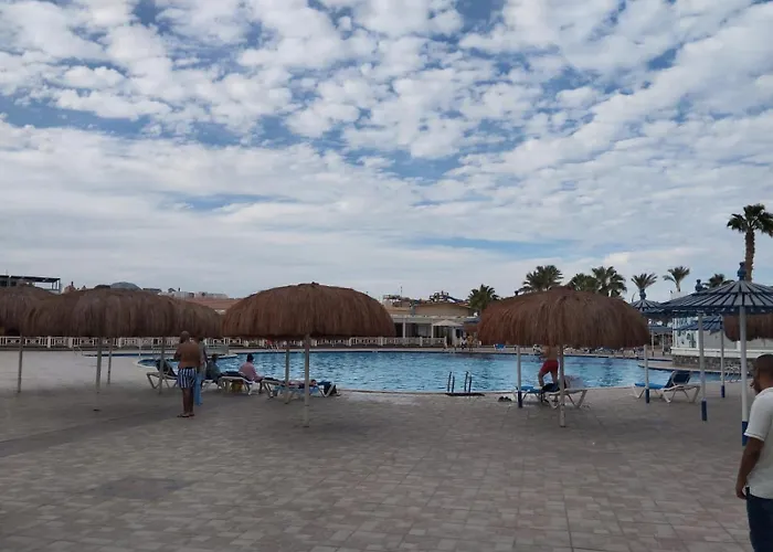 In Mirage Bay & Aqua Park * Gurdaka